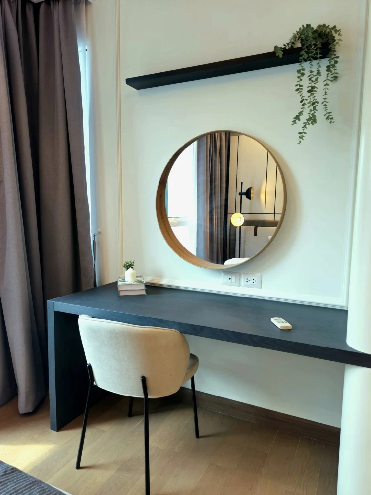 For sale: Supalai Elite at Phayathai, Modern style condo, beautifully decorated, lots of space in the room, ready to move in.