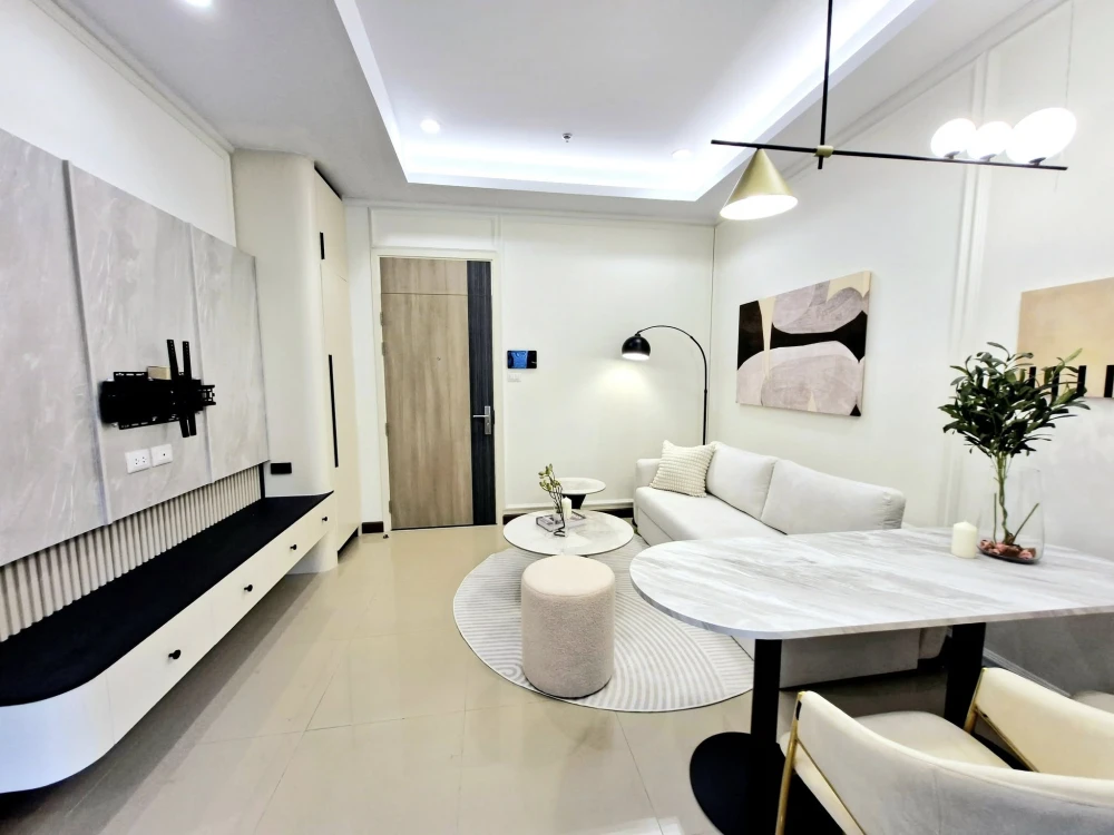 For sale: Supalai Elite at Phayathai, Modern style condo, beautifully decorated, lots of space in the room, ready to move in.