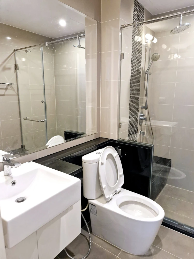For sale: Supalai Elite at Phayathai, Modern style condo, beautifully decorated, lots of space in the room, ready to move in.