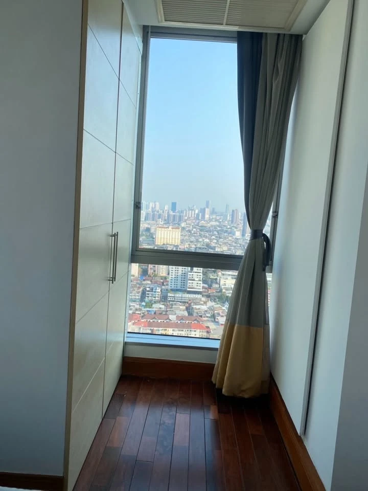 For sale: Sky Villa Sathorn Condominium, 31st floor, BTS curve view, with furniture and appliances, reserve now.