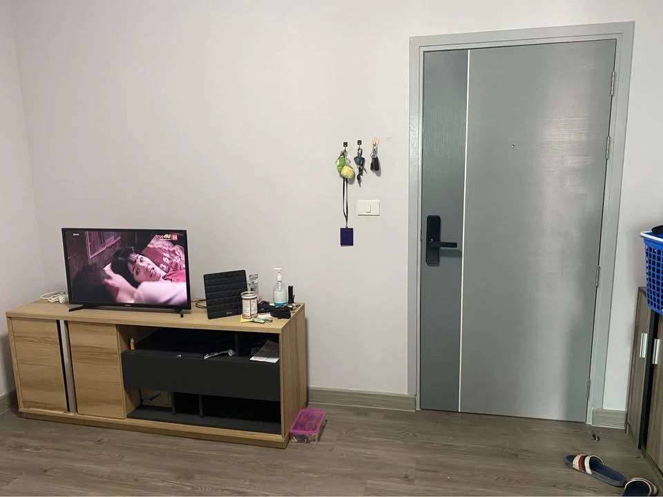 For sale, Sabai Sabai Condo Sukhumvit 115, room on the 7th floor, the room has a table, cabinet, and bed ready. If you don't reserve, you will really