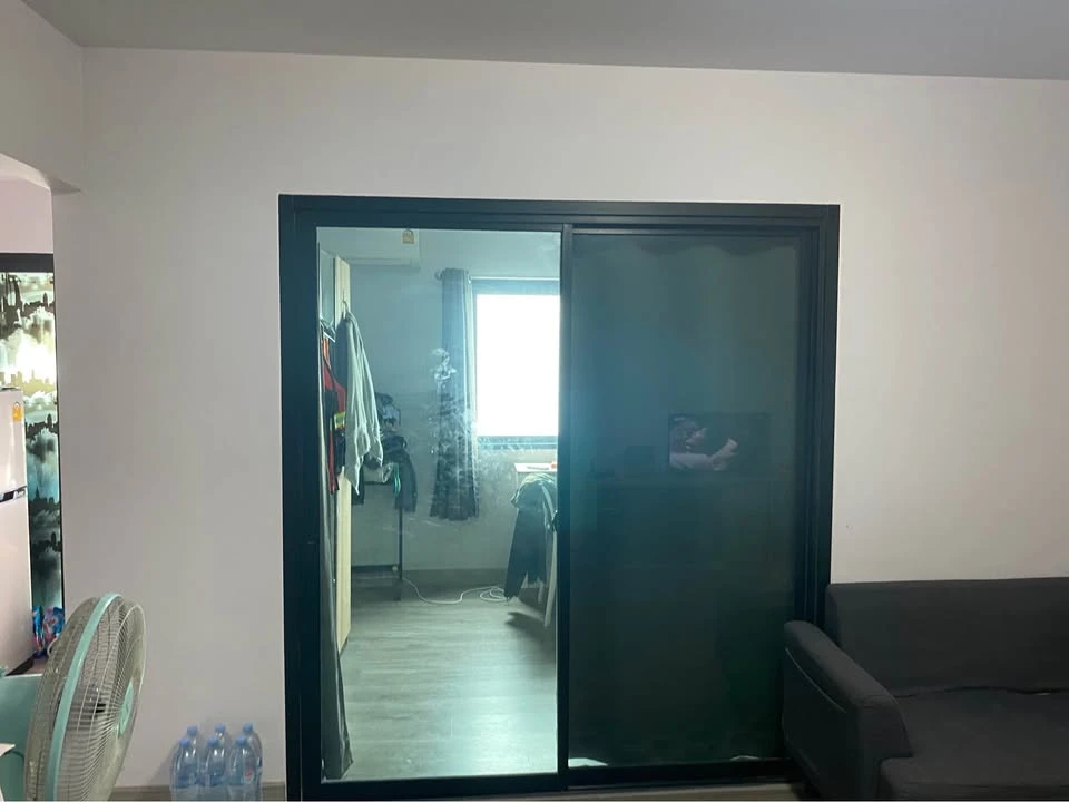 For sale, Sabai Sabai Condo Sukhumvit 115, room on the 7th floor, the room has a table, cabinet, and bed ready. If you don't reserve, you will really