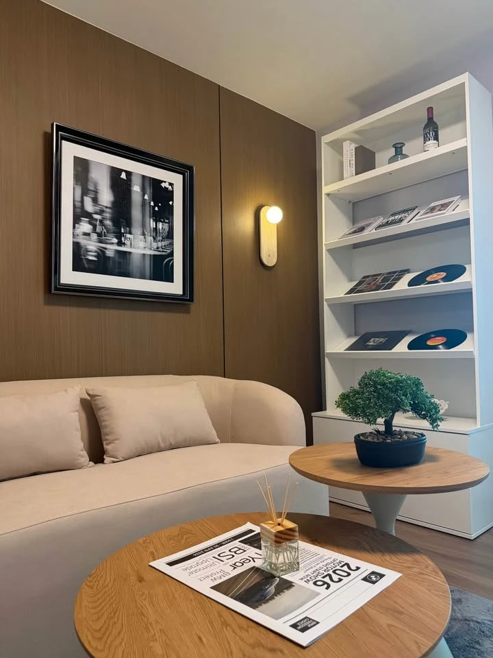 Smart Watcharapol Condo for sale, Building B, on the main road. Beautifully wallpapered throughout, modern minimalist style. Ready to move in,