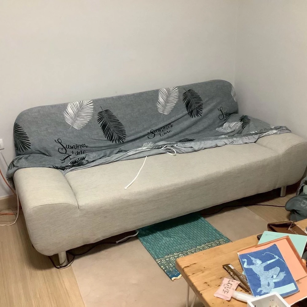 Selling a Smart Watcharapol condo, located on the 3rd floor, facing Plearnary Mall (view of the street and the shopping mall). Convenient transportati