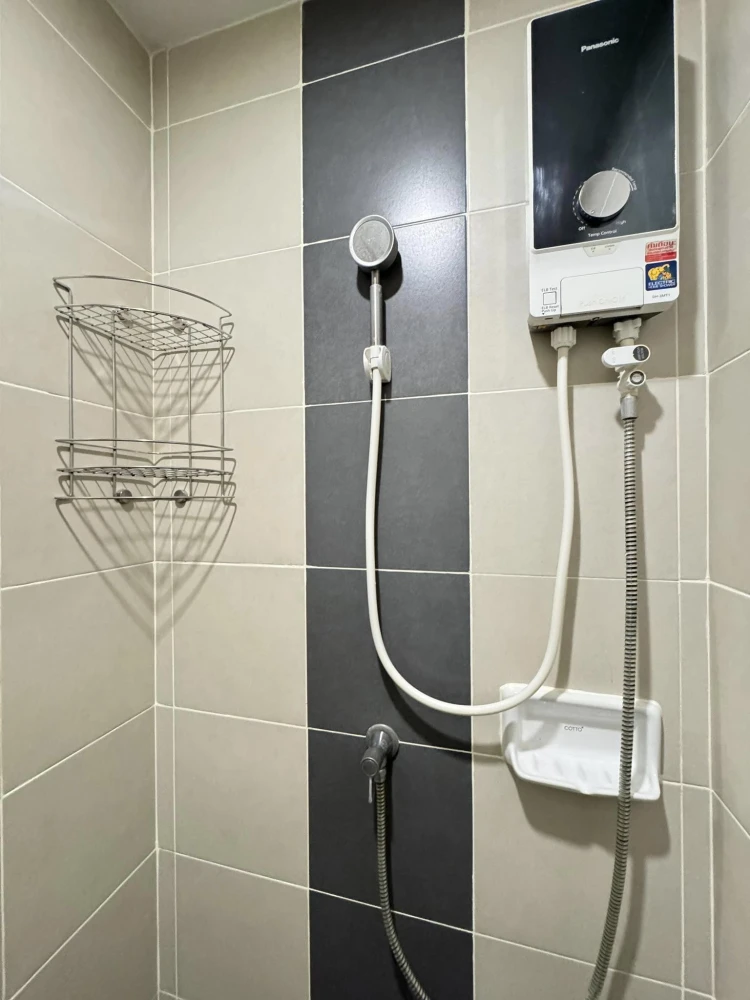Selling Sammakorn S9 condominium, nice decorated room Stick wallpaper well. Price is not strong. Buy now.