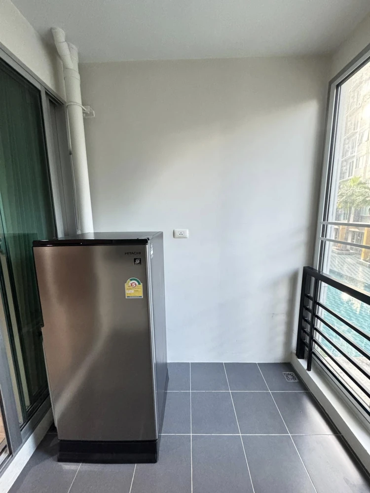 Selling Sammakorn S9 condominium, nice decorated room Stick wallpaper well. Price is not strong. Buy now.