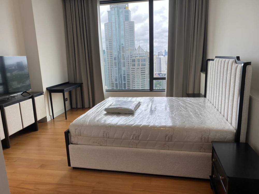 For sale: Sindhorn Residence, high floor, empty room, very large size, city view, very beautiful, hurry up and reserve it.