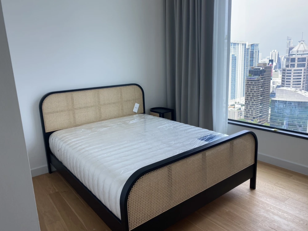 For sale: Sindhorn Residence, high floor, empty room, very large size, city view, very beautiful, hurry up and reserve it.