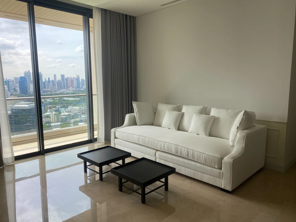 For sale: Sindhorn Residence, high floor, empty room, very large size, city view, very beautiful, hurry up and reserve it.