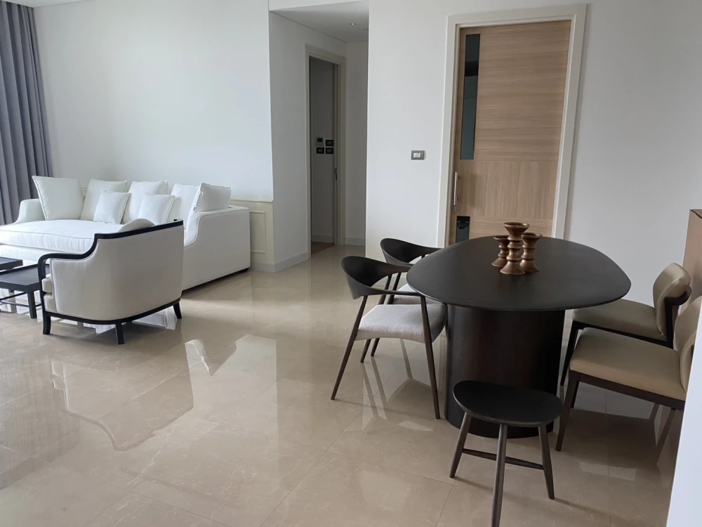 For sale: Sindhorn Residence, high floor, empty room, very large size, city view, very beautiful, hurry up and reserve it.