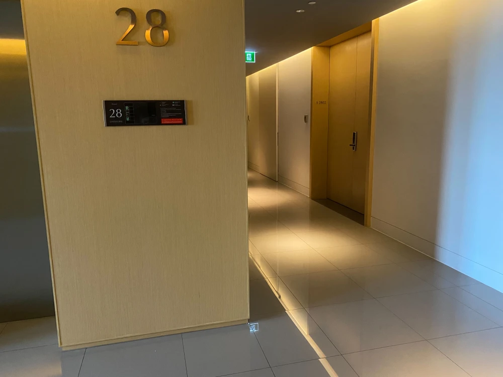 For sale: Sindhorn Residence, high floor, empty room, very large size, city view, very beautiful, hurry up and reserve it.