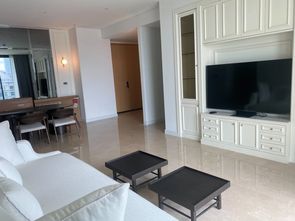 For sale: Sindhorn Residence, high floor, empty room, very large size, city view, very beautiful, hurry up and reserve it.