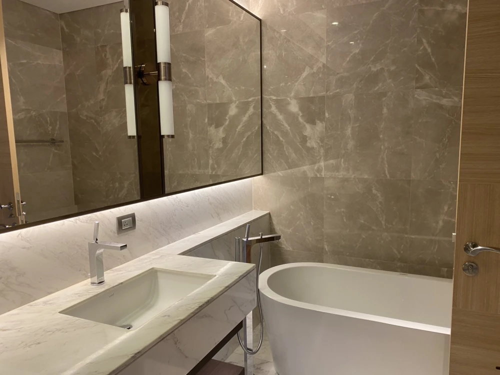 For sale: Sindhorn Residence, high floor, empty room, very large size, city view, very beautiful, hurry up and reserve it.