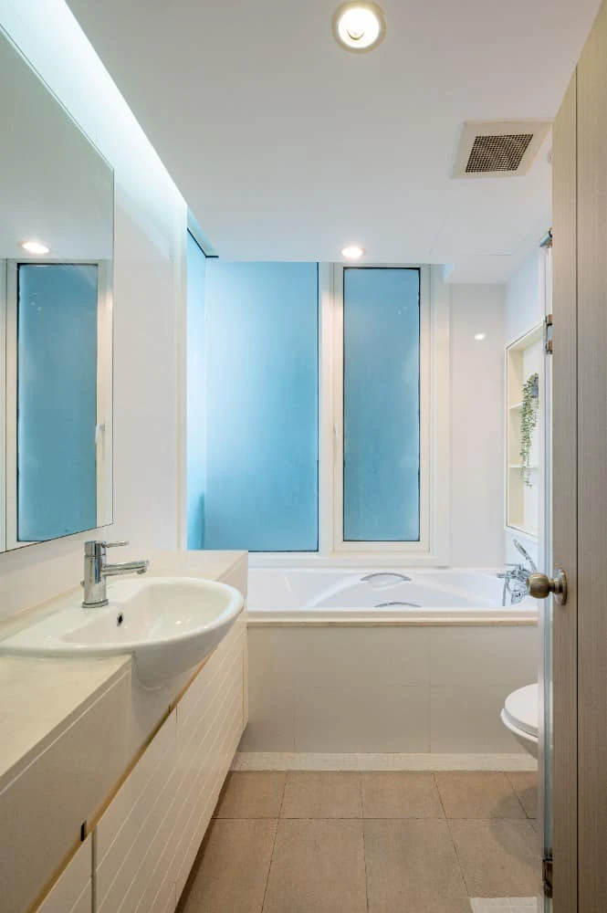For sale: Siri Residence Sukhumvit 24, spacious room, comfortable, fully furnished, beautiful, awesome, book now.