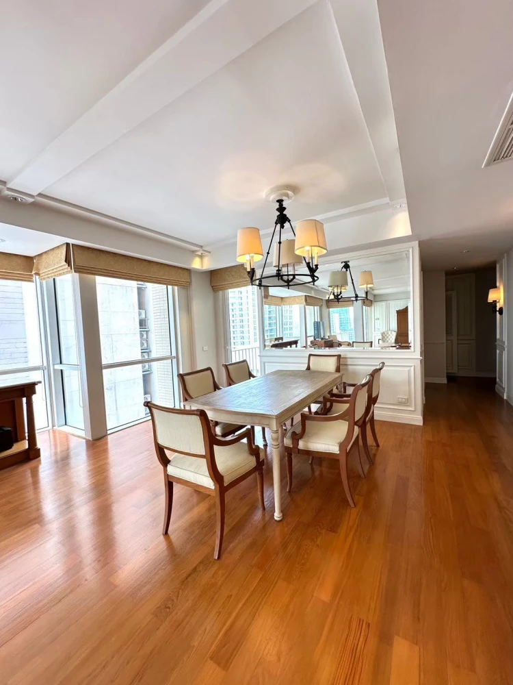 For sale: Lang Suan Ville, 2 bedrooms, 2 bathrooms, located on the 31st floor, with balcony, fully furnished. You will regret it if you miss it.
