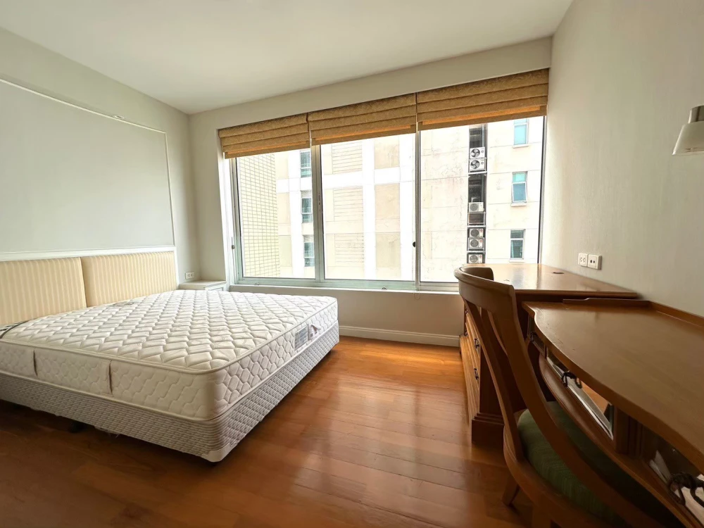 For sale: Lang Suan Ville, 2 bedrooms, 2 bathrooms, located on the 31st floor, with balcony, fully furnished. You will regret it if you miss it.