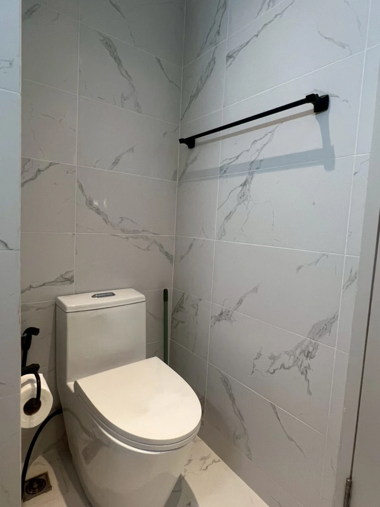 For sale: Yoo Charoen Residence, Town in Town. Pool view, spacious and comfortable, not next to the elevator to reduce noise, next to the fire escape,