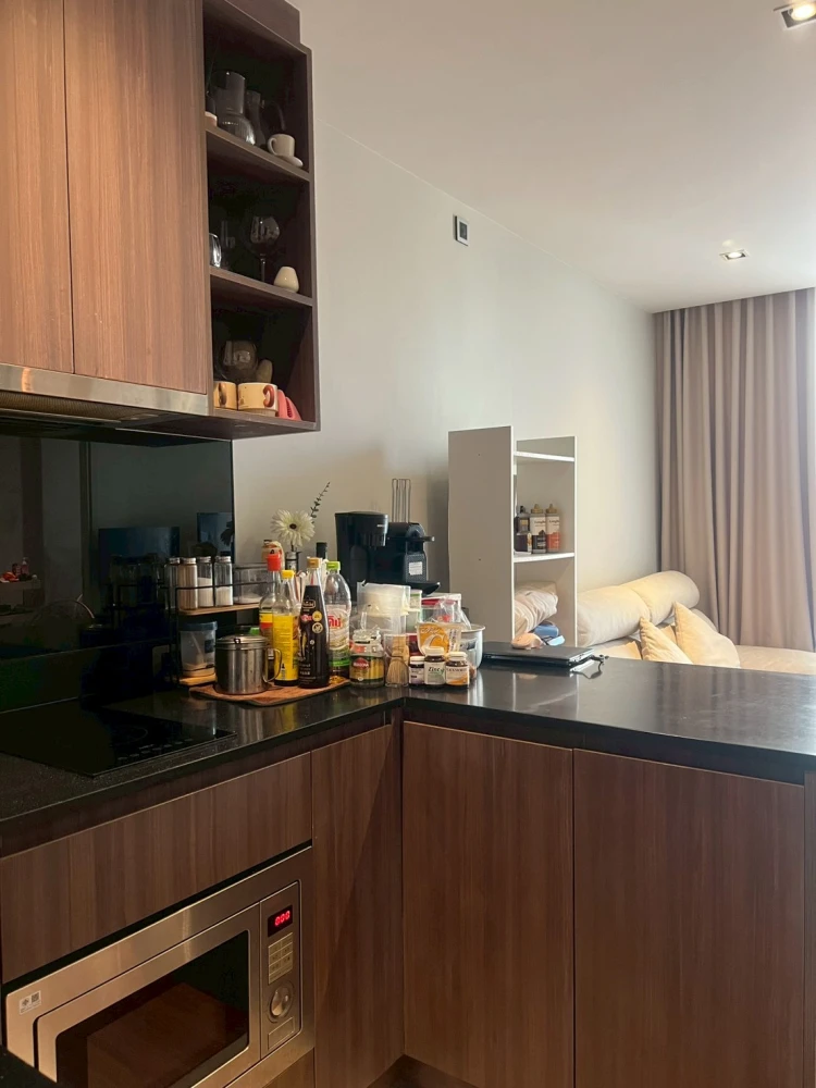 For sale: Yoo Charoen Residence, Town in Town. Pool view, spacious and comfortable, not next to the elevator to reduce noise, next to the fire escape,