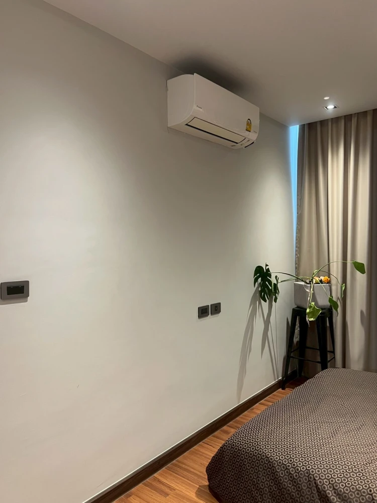 For sale: Yoo Charoen Residence, Town in Town. Pool view, spacious and comfortable, not next to the elevator to reduce noise, next to the fire escape,