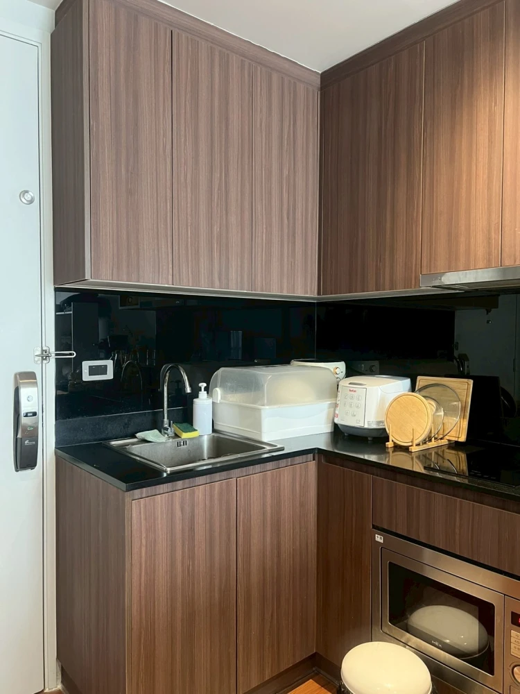 For sale: Yoo Charoen Residence, Town in Town. Pool view, spacious and comfortable, not next to the elevator to reduce noise, next to the fire escape,