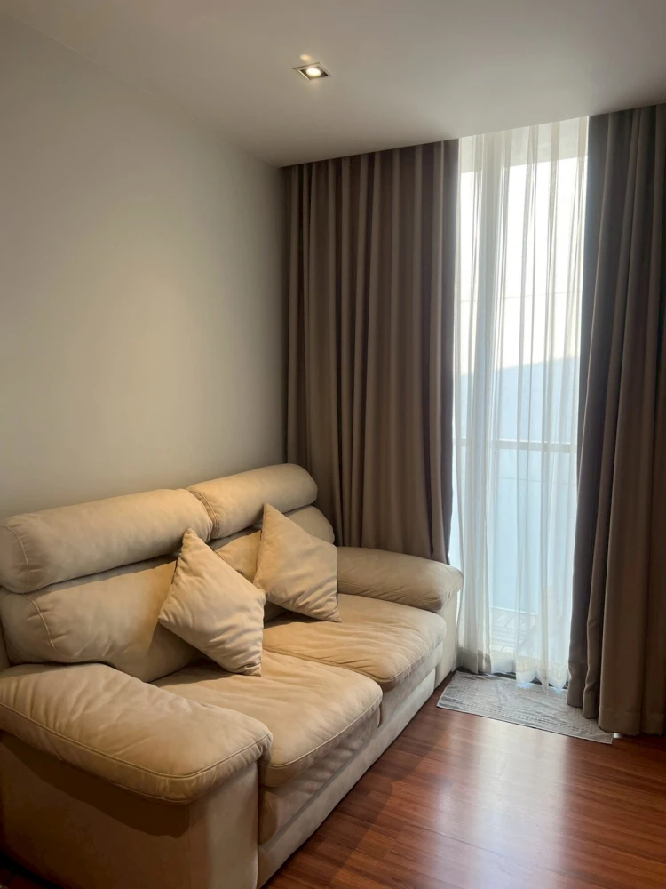 For sale: Yoo Charoen Residence, Town in Town. Pool view, spacious and comfortable, not next to the elevator to reduce noise, next to the fire escape,