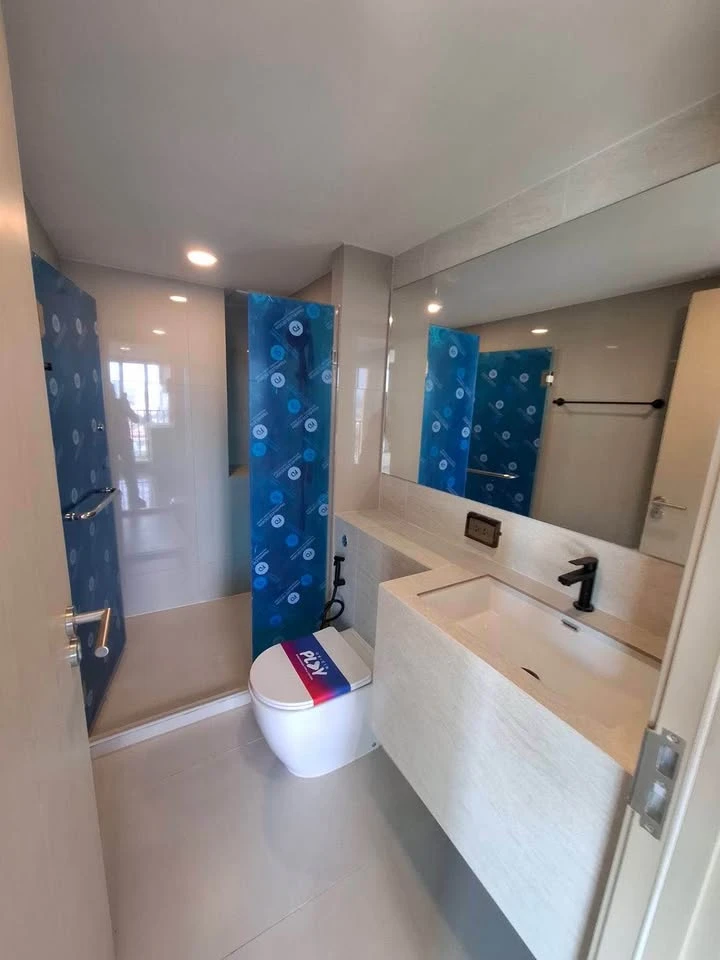 For sale: Origin Play Bang Khun Non Triple Station. Large unit, a rare find with only 3 units in the entire building. River view. Don't miss out!