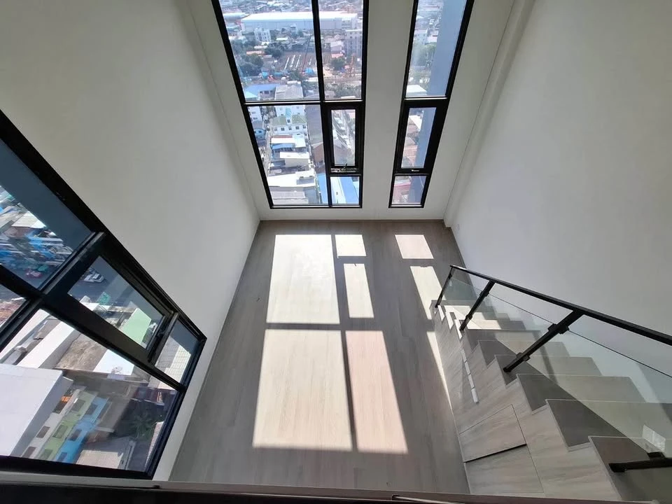 For sale: Origin Play Bang Khun Non Triple Station. Large unit, a rare find with only 3 units in the entire building. River view. Don't miss out!