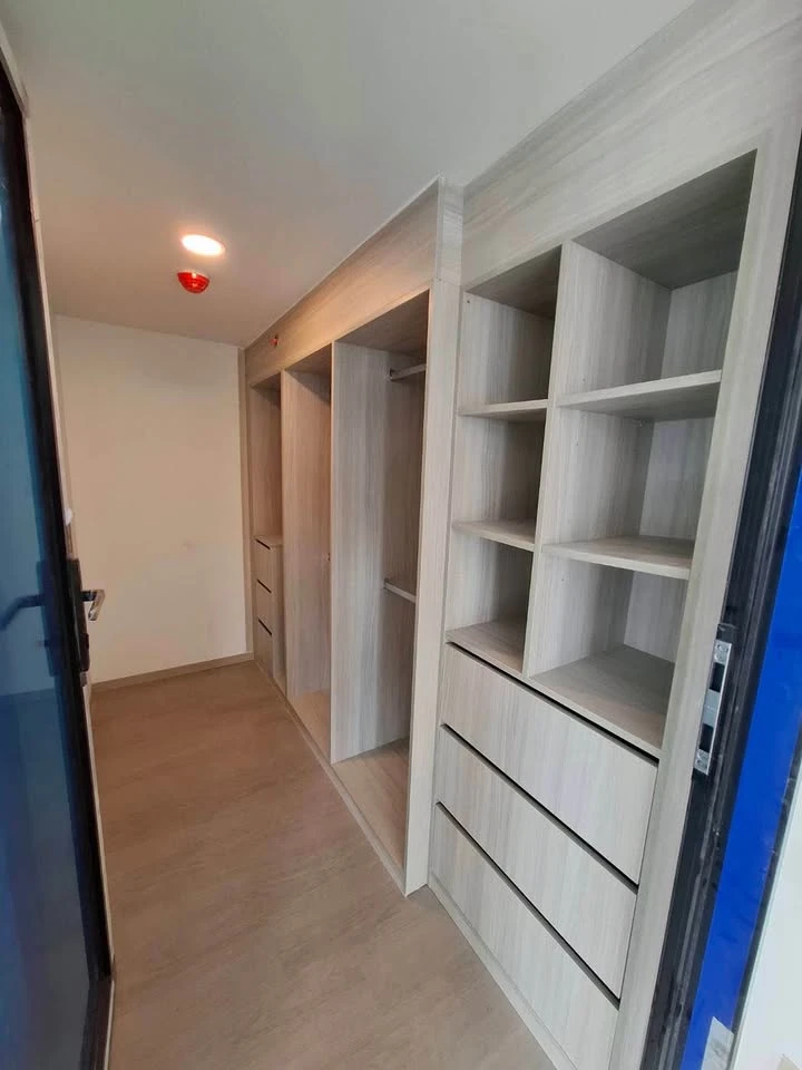 For sale: Origin Play Bang Khun Non Triple Station. Large unit, a rare find with only 3 units in the entire building. River view. Don't miss out!