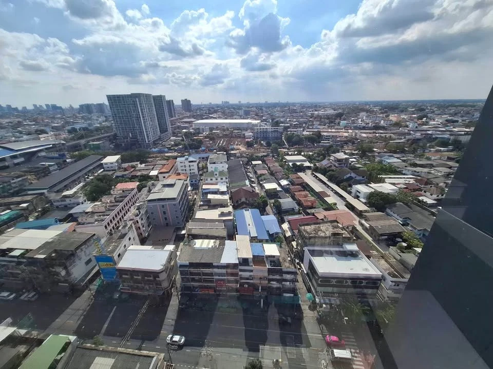 For sale: Origin Play Bang Khun Non Triple Station. Large unit, a rare find with only 3 units in the entire building. River view. Don't miss out!