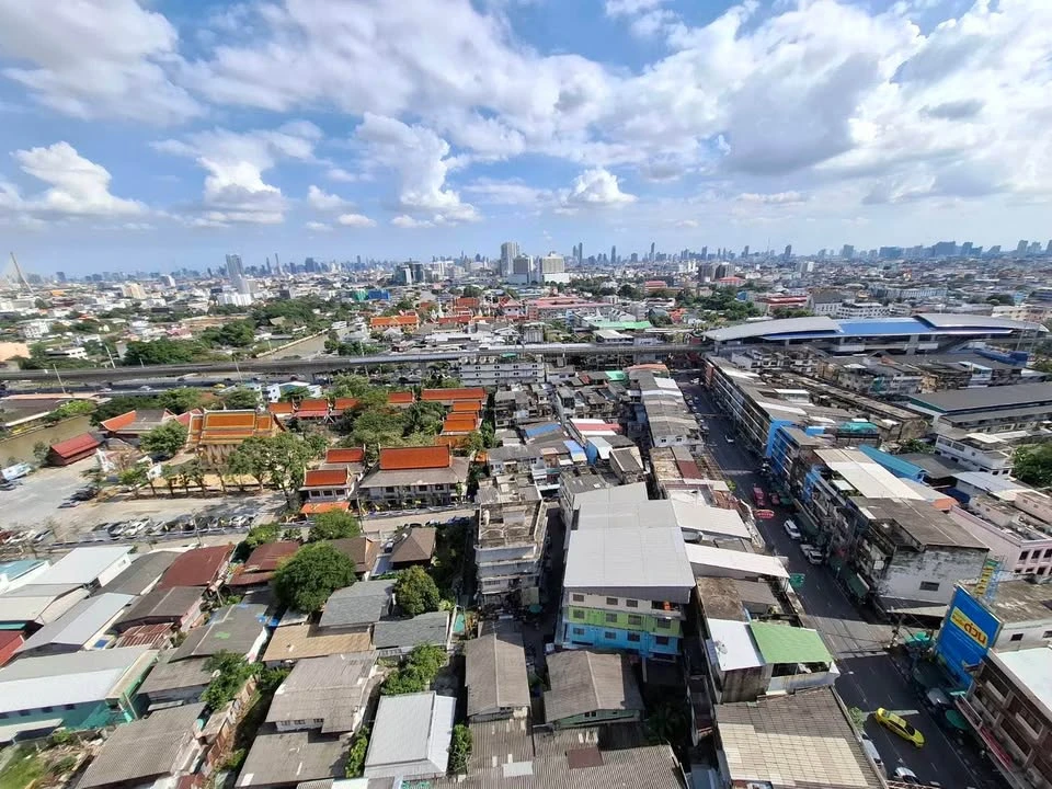 For sale: Origin Play Bang Khun Non Triple Station. Large unit, a rare find with only 3 units in the entire building. River view. Don't miss out!