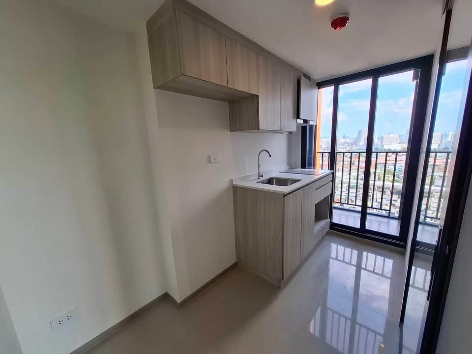 For sale: Origin Play Bang Khun Non Triple Station. Large unit, a rare find with only 3 units in the entire building. River view. Don't miss out!