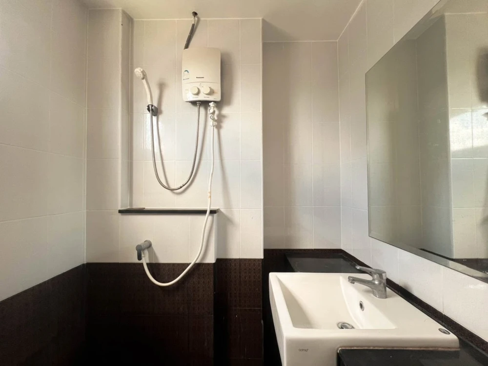 For sale: Assakarn Place Srinakarin, 14th floor, fully furnished with appliances. Don't miss out!
