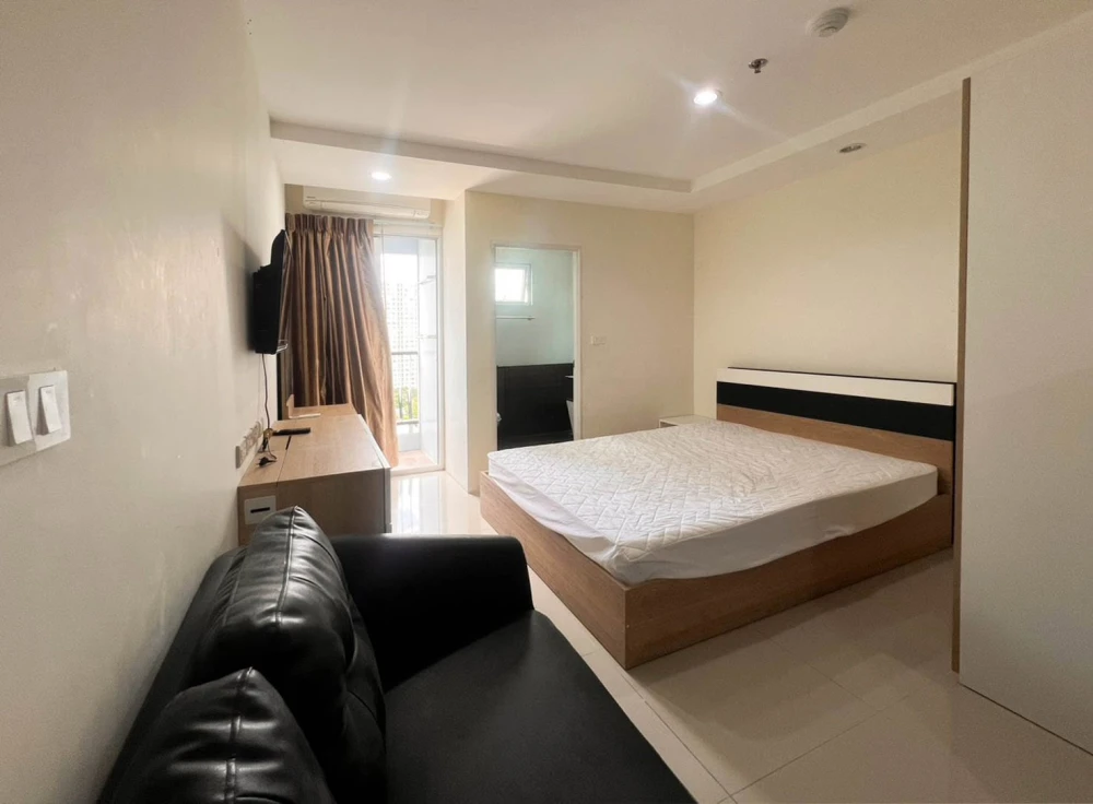 For sale: Assakarn Place Srinakarin, 14th floor, fully furnished with appliances. Don't miss out!