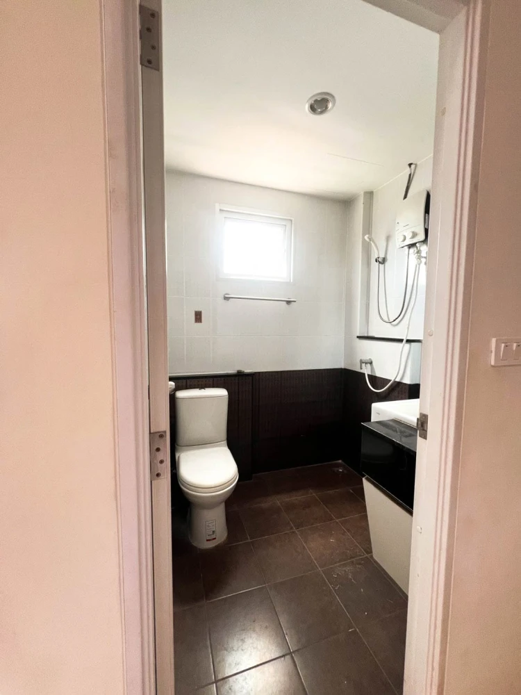 For sale: Assakarn Place Srinakarin, 14th floor, fully furnished with appliances. Don't miss out!