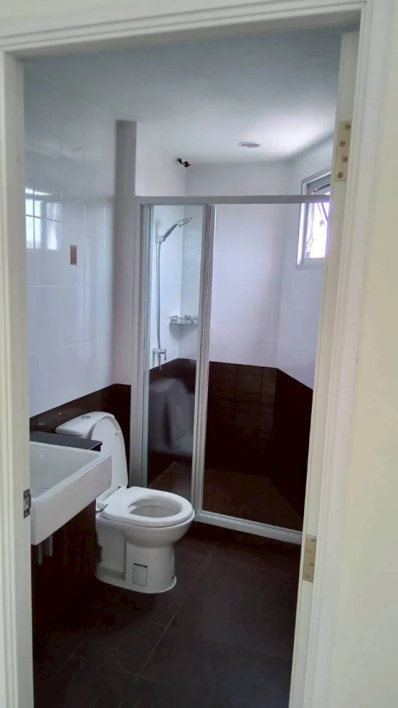 Selling an Exclusive room at Assakarn Place Srinakarin, offering stunning night views. Book now!