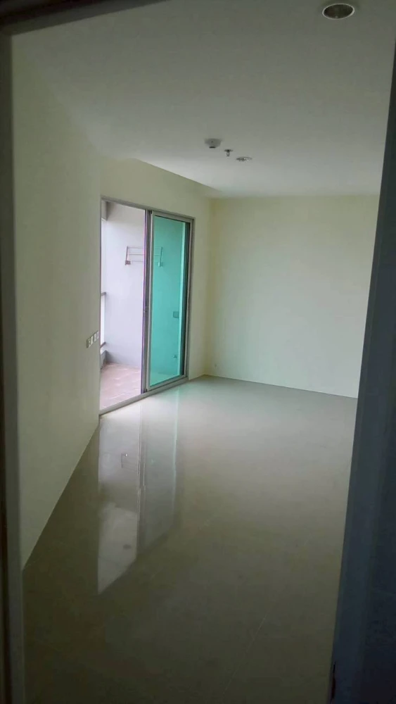 Selling an Exclusive room at Assakarn Place Srinakarin, offering stunning night views. Book now!