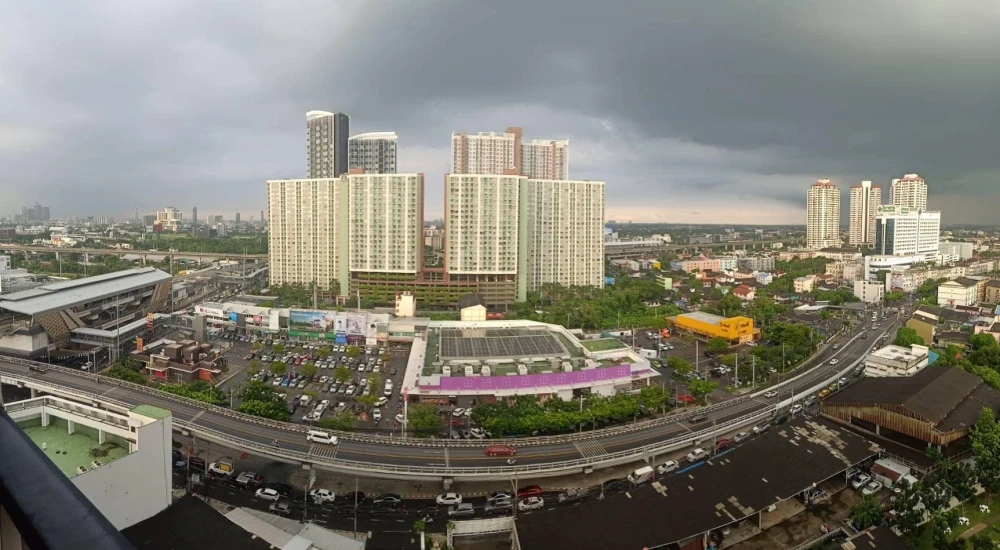 For sale Assakan Place Srinakarin, bright room, open view, easy on the eyes. Plus a built-in kitchen. Hurry and reserve before you miss out.
