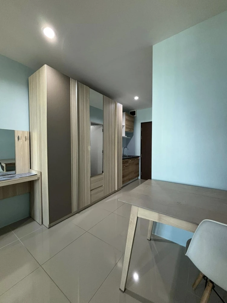 For sale Assakan Place Srinakarin, bright room, open view, easy on the eyes. Plus a built-in kitchen. Hurry and reserve before you miss out.