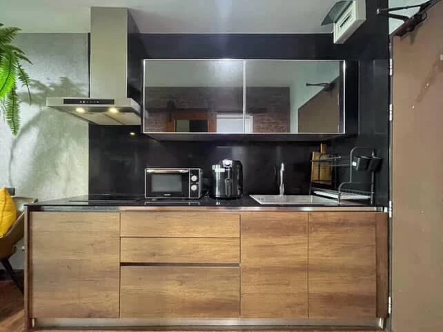 For sale: Asakan Place Srinakarin. The room is on a very high floor, with excellent ventilation and a stunning city view. The room is decorated in a s