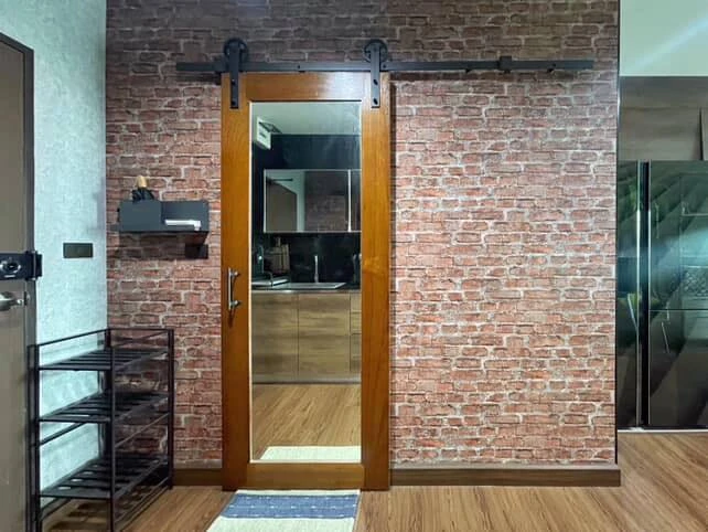 For sale: Asakan Place Srinakarin. The room is on a very high floor, with excellent ventilation and a stunning city view. The room is decorated in a s