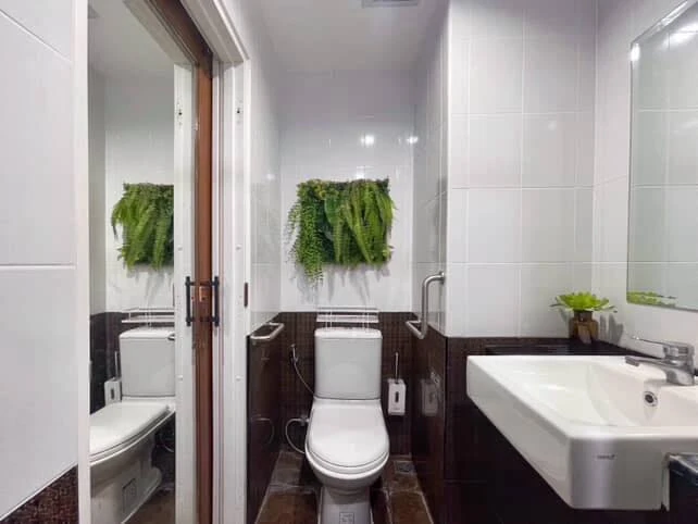 For sale: Asakan Place Srinakarin. The room is on a very high floor, with excellent ventilation and a stunning city view. The room is decorated in a s