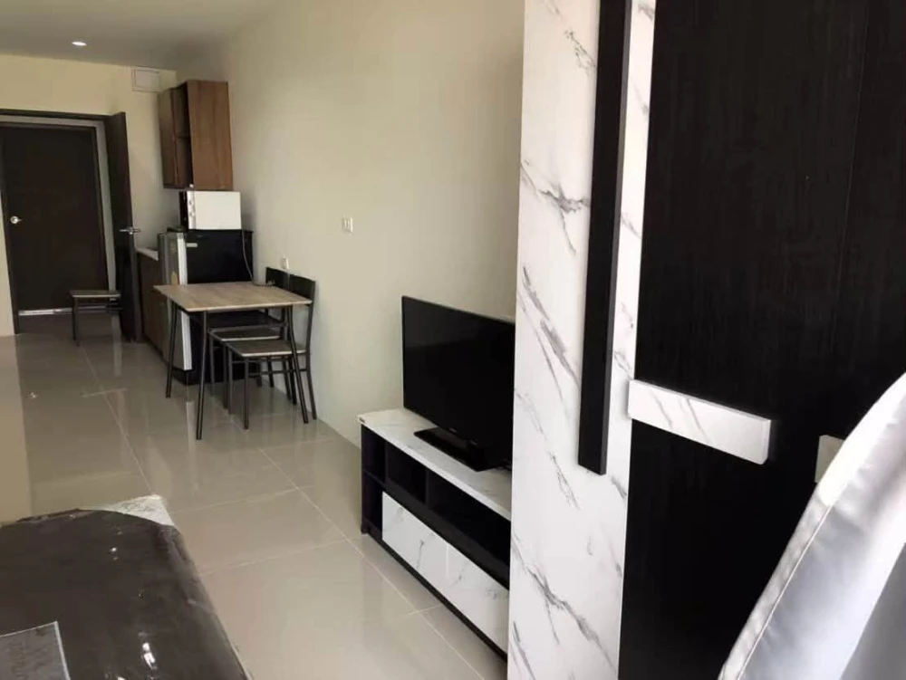 For sale: Assakarn Place Srinakarin. Located on a very high floor with a stunning city view. Comes fully furnished—book now before it’s gone!