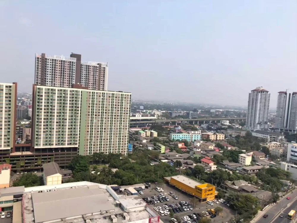 For sale: Assakarn Place Srinakarin. Located on a very high floor with a stunning city view. Comes fully furnished—book now before it’s gone!