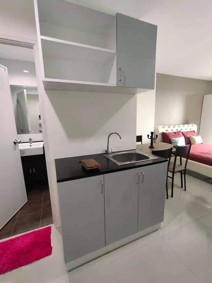 Selling a studio apartment at Assakarn Place Srinakarin, fully furnished with high-quality furniture. You can't resist booking this!