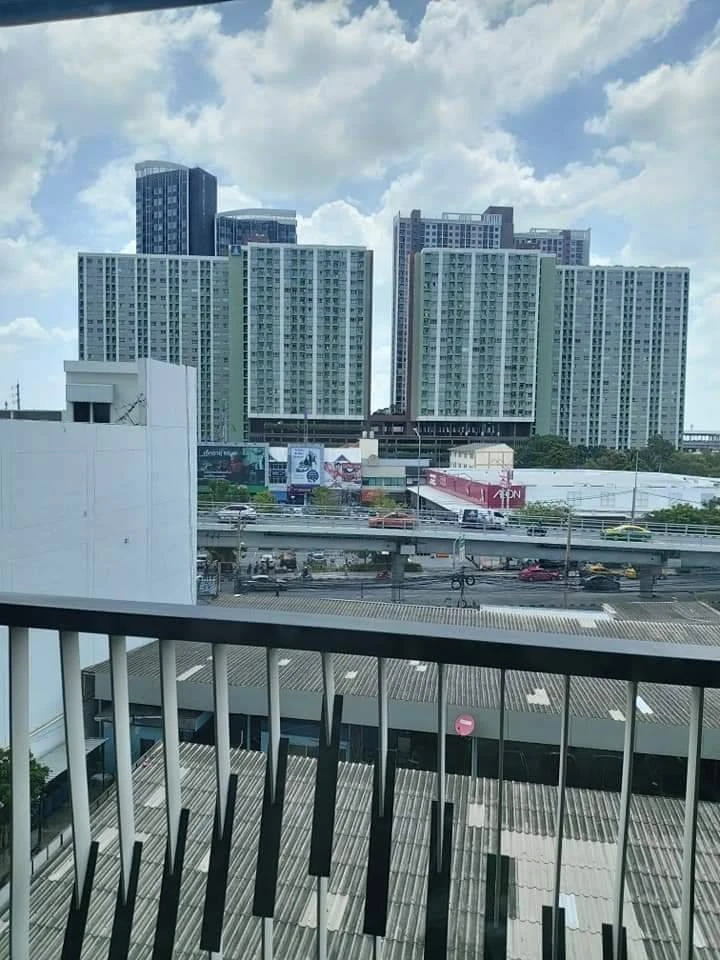 Selling a studio apartment at Assakarn Place Srinakarin, fully furnished with high-quality furniture. You can't resist booking this!