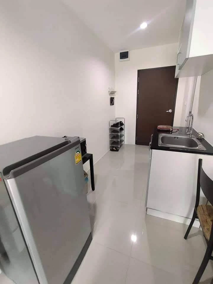 Selling a studio apartment at Assakarn Place Srinakarin, fully furnished with high-quality furniture. You can't resist booking this!