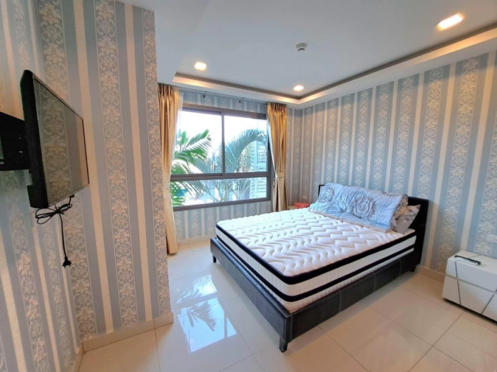 For sale: Arcadia Beach Resort, 2nd floor, fully furnished and equipped with appliances. Book now, don't miss out.