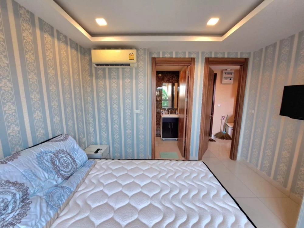 For sale: Arcadia Beach Resort, 2nd floor, fully furnished and equipped with appliances. Book now, don't miss out.