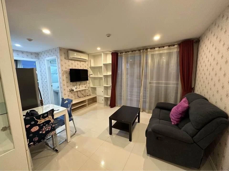 For sale: Element Srinakarin, 6th floor, size 40 sq m., corner room, fully furnished, beautiful wallpaper throughout the room, don't miss out.