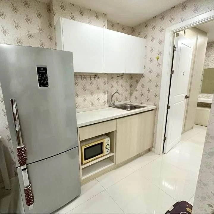 For sale: Element Srinakarin, 6th floor, size 40 sq m., corner room, fully furnished, beautiful wallpaper throughout the room, don't miss out.